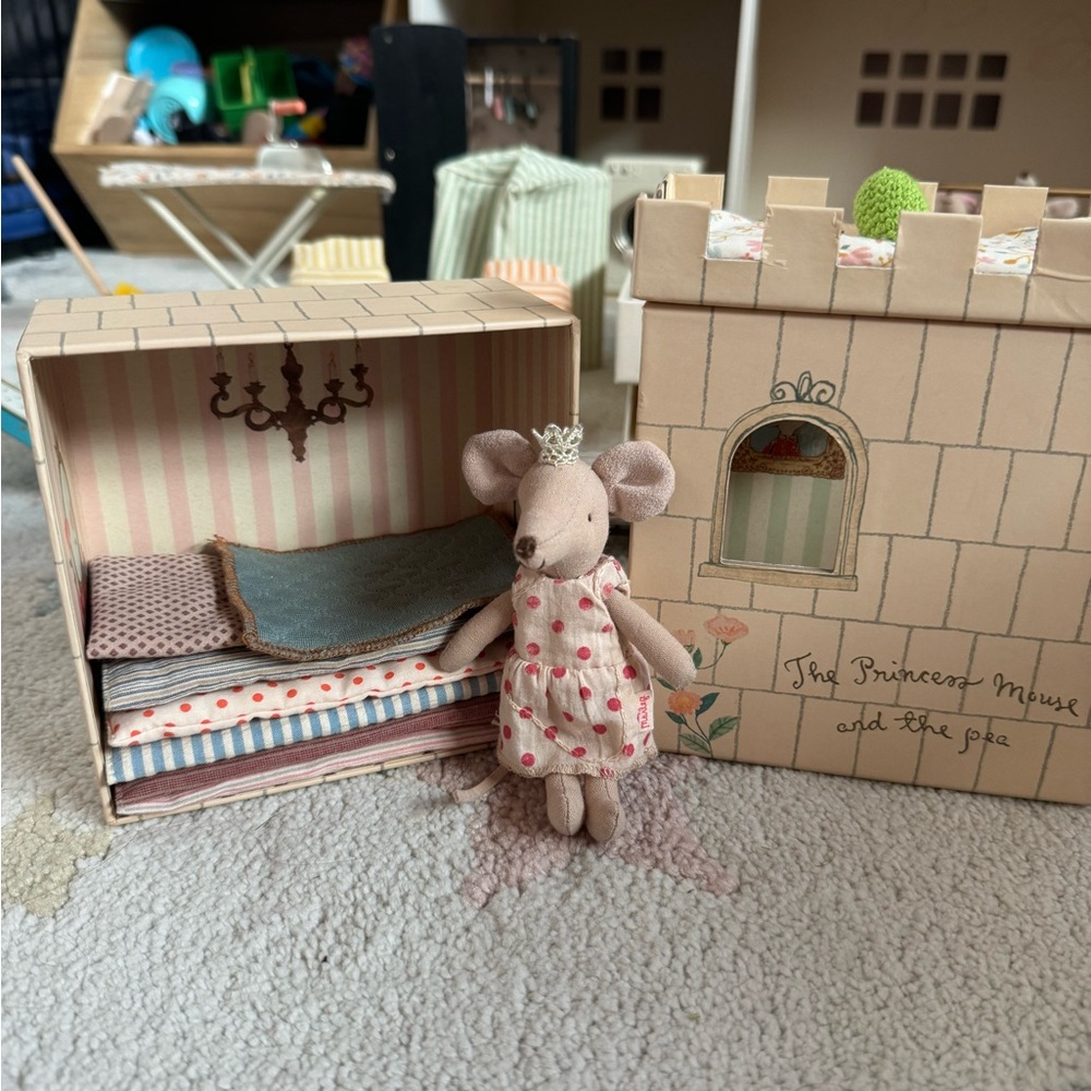 Maileg: princess and the pea and cabana/chairs bundle